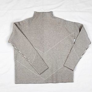 💕 Weekend Sale💕 Cynthia Rowley Mock Neck Sweater